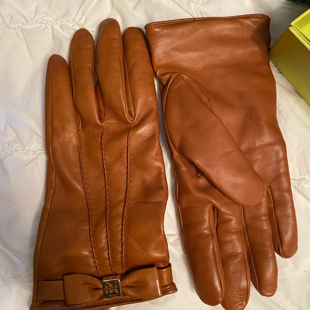 Tory Burch Almond Bow Cashmere Gloves - Size 8.5